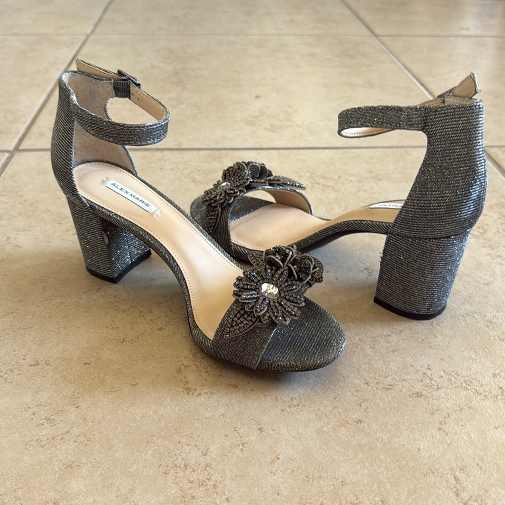 Alex Marie Silver Stiletto Heels with Ankle Strap Size 7.5
Black and Silver